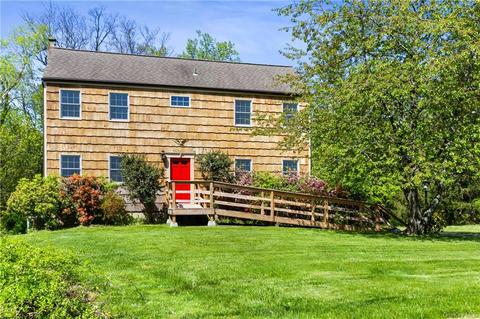 15 Meadow Park Rd, Baldwin Place, NY 10505