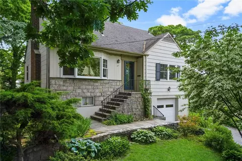 22 Senate Pl, Larchmont, NY 10538