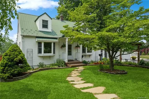 6 Nathaniel Ln, Florida, NY 10921