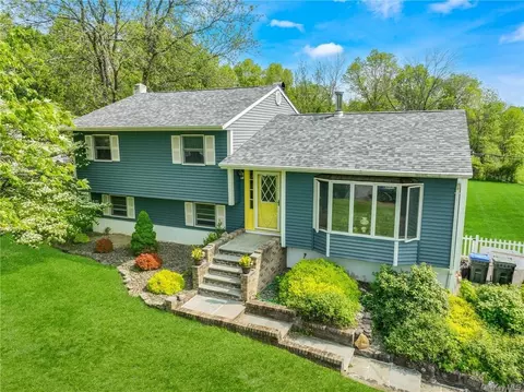 28 Lynmore Ave, Blooming Grove, NY 12577