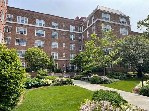 8 Midland Gdns #1I, Bronxville, NY 10708