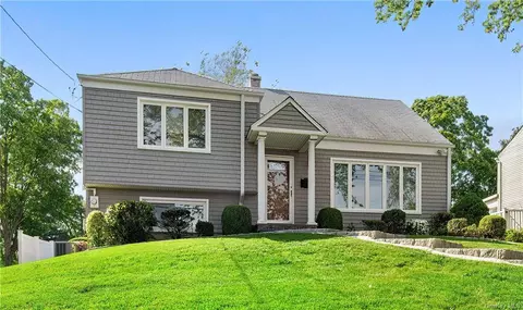 9 Allendale Rd, Yonkers, NY 10710