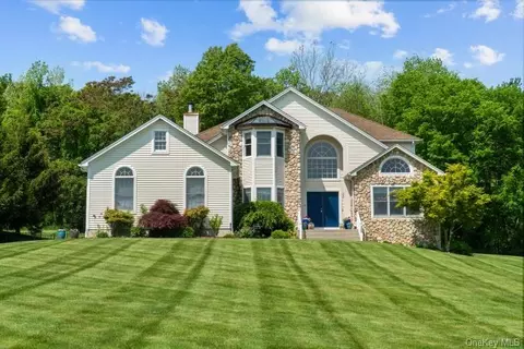 108 Denniston Dr, New Windsor, NY 12553