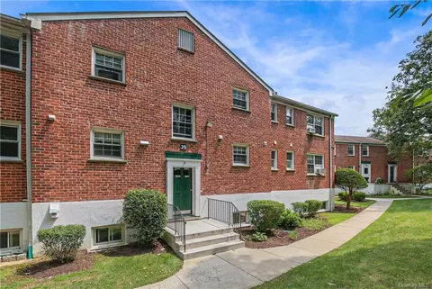 39 Fieldstone Dr #F1, Greenburgh, NY 10530