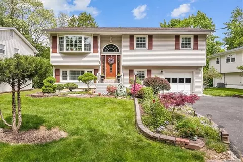 66 N Conger Ave, Clarkstown, NY 10920
