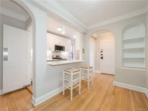 69-09 108th St #304, NY 11375