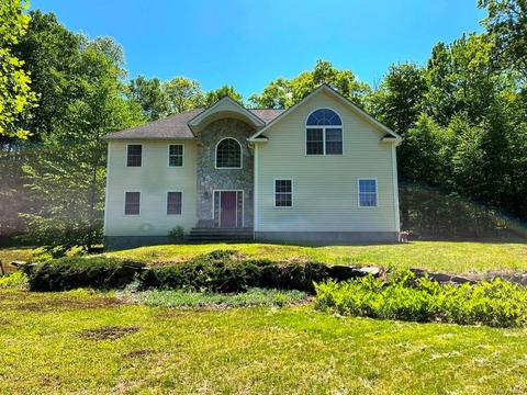 301 Quaker Rd, Patterson, NY 12563