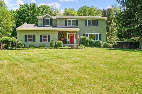 6 Deer Pond Ct, Warwick, NY 10990