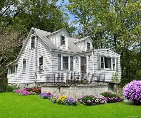 1347 Burlingham Rd, Shawangunk, NY 12566