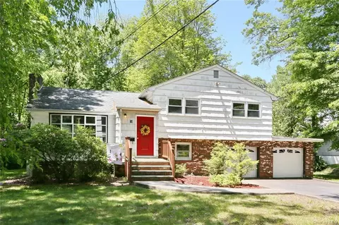 59 Green Rd, Clarkstown, NY 10994