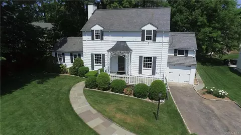 35 Rose Ave, Eastchester, NY 10709