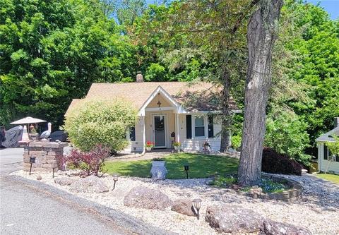 14 Rock Ave, Woodbury Town, NY 10930