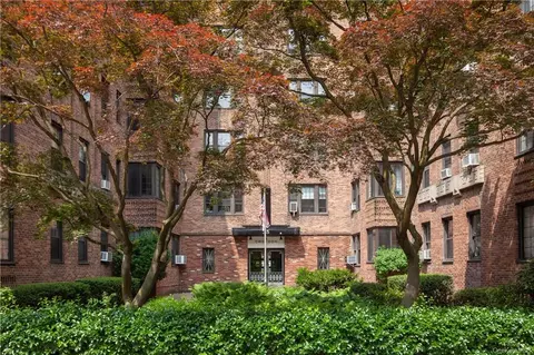 35 Parkview Ave #3M, Bronxville, NY 10708