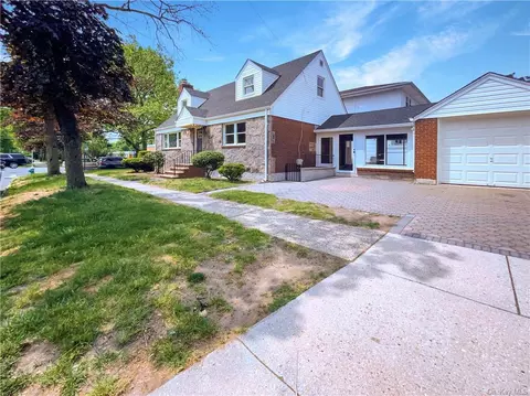 39 Stewart Ave, Garden City, NY 11530
