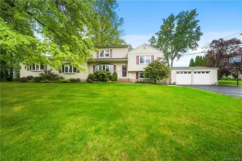 4 Thomas Pl, Mount Pleasant, NY 10595