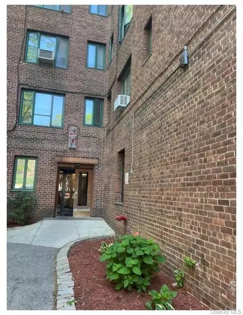 1579 Metropolitan Ave #7G, Bronx, NY 10462