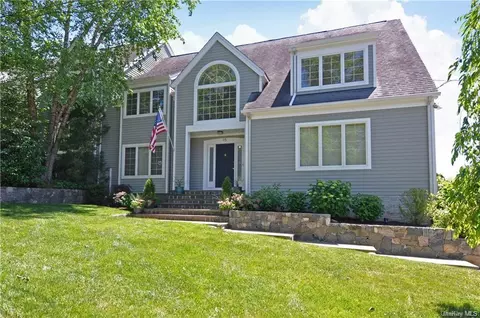 15 Strawberry Ln, Greenburgh, NY 10533