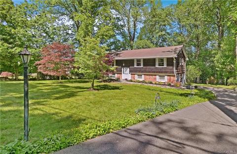 2992 Hickory St, Yorktown, NY 10598
