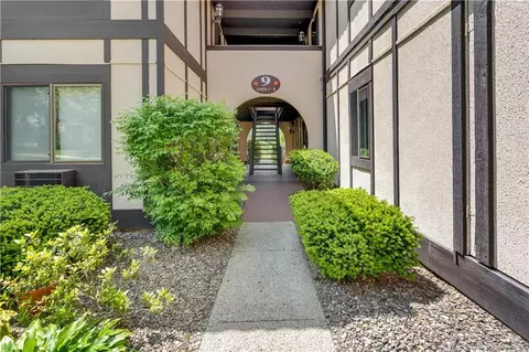 9 Loudon Dr #8, Fishkill, NY 12524