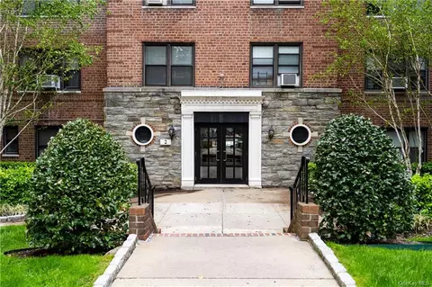 2 Fisher Dr #111, Mount Vernon, NY 10552