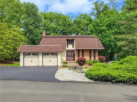 84 Tennyson Dr, Clarkstown, NY 10954
