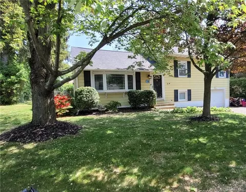 12 Hickory Ter, Middletown, NY 10940