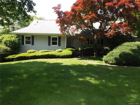 28 Maplemoor Ln, White Plains, NY 10605