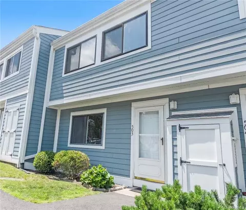 25 Barker St #503, Mount Kisco, NY 10549