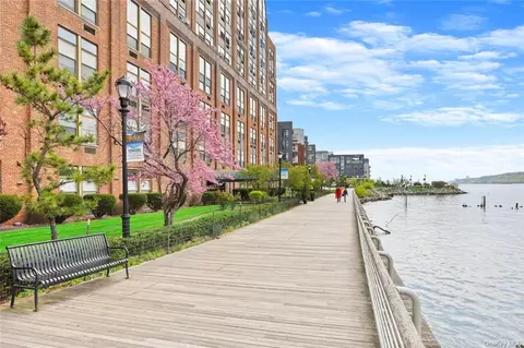 23 Water Grant St #8L, Yonkers, NY 10701