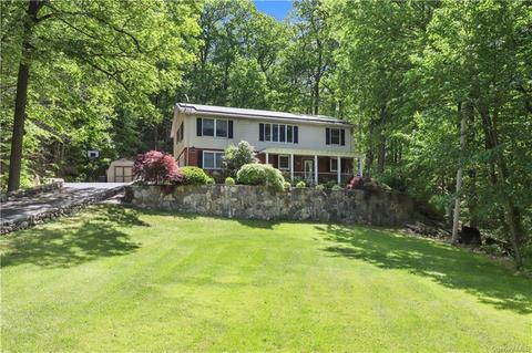 31 Brookside Ave, Putnam Valley, NY 10579