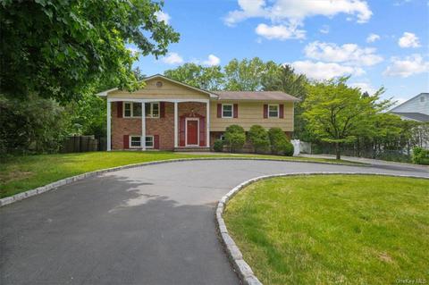 646 S Mountain Rd, Clarkstown, NY 10956