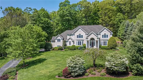 24 Fieldstone Dr, Katonah, NY 10536