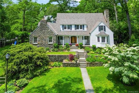 1 Forest Ct, Larchmont, NY 10538