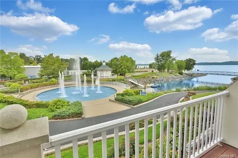 4 Lagoon Ln, Haverstraw, NY 10927