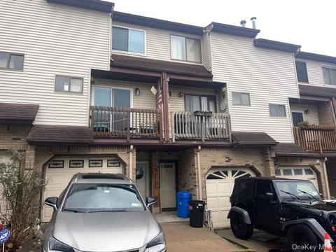 30 Eric Ln, Staten Island, NY 10308