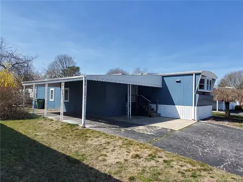 30 Betsy Ross Dr, Bohemia, NY 11716
