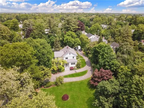 2 Garden Rd, Scarsdale, NY 10583
