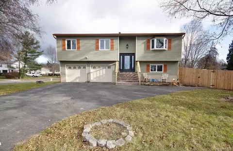 1 Placid Ave, Wallkill, NY 10941