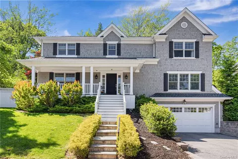 16 Clarendon Rd, Greenburgh, NY 10583