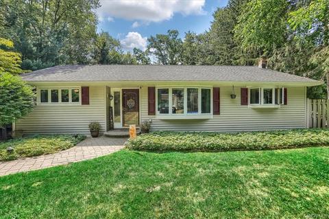 111 Lyndon Rd, Fishkill, NY 12524