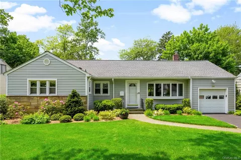 35 Top O The Ridge Dr, Scarsdale, NY 10583