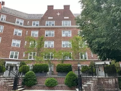 6 Midland Gdns #1C, Bronxville, NY 10708