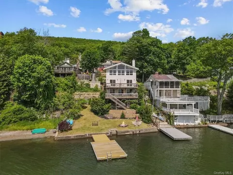 13 Lodge Dr, Greenwood Lake, NY 10925