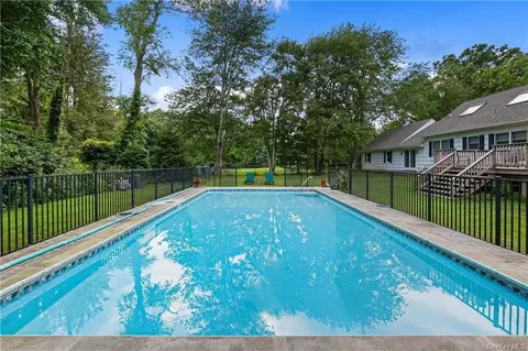 33 Lakeview Rd, North Salem, NY 10560