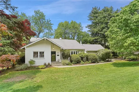 9 Amherst Dr, Greenburgh, NY 10706