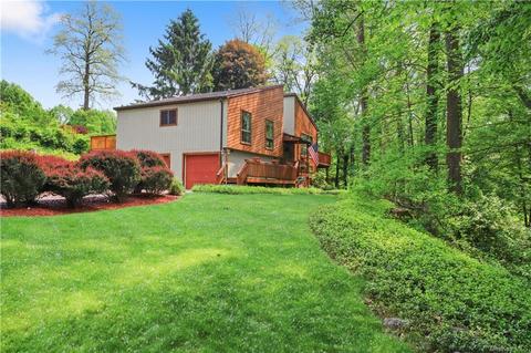 2 Buroak Dr, East Fishkill, NY 12533