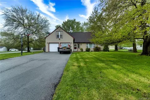 17 Midway Dr, Monroe, NY 10950