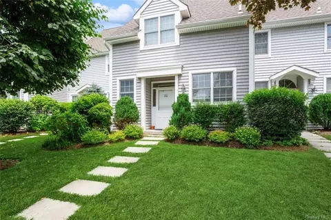 20 Hubbard Ln #80, Southampton, NY 11968