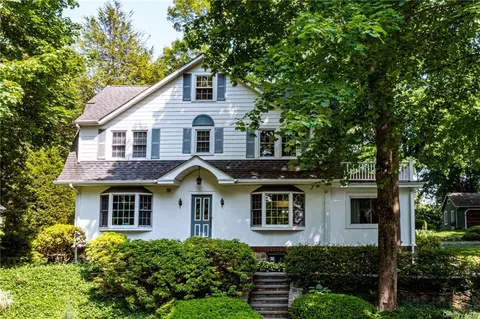 14 Seely Pl, Greenburgh, NY 10583