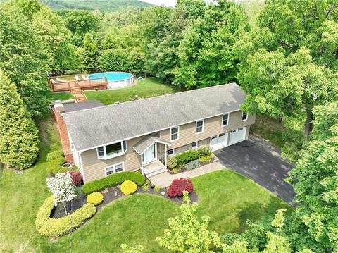 2 Oakwood Ln, Thiells, NY 10984